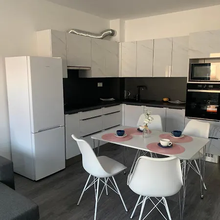 Soukromy Byt 2+Kk S Balkonem A Parkovanim Znojmo Exterior photo