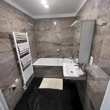 Soukromy Byt 2+Kk S Balkonem A Parkovanim Znojmo Exterior photo