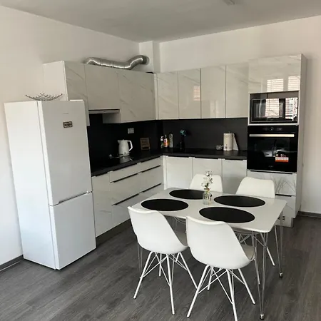 Soukromy Byt 2+Kk S Balkonem A Parkovanim Znojmo Exterior photo