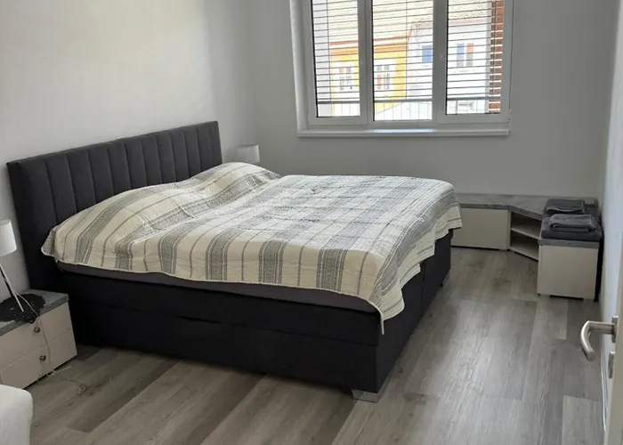 Soukromy Byt 2+Kk S Balkonem A Parkovanim