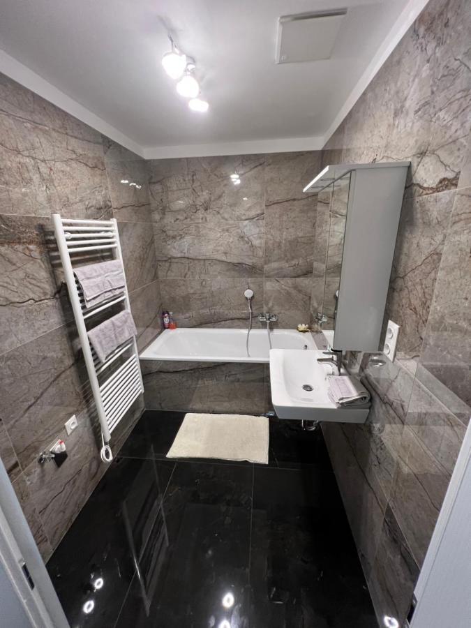 Apartment Soukromy 2+kk S Balkonem A Parkovanim