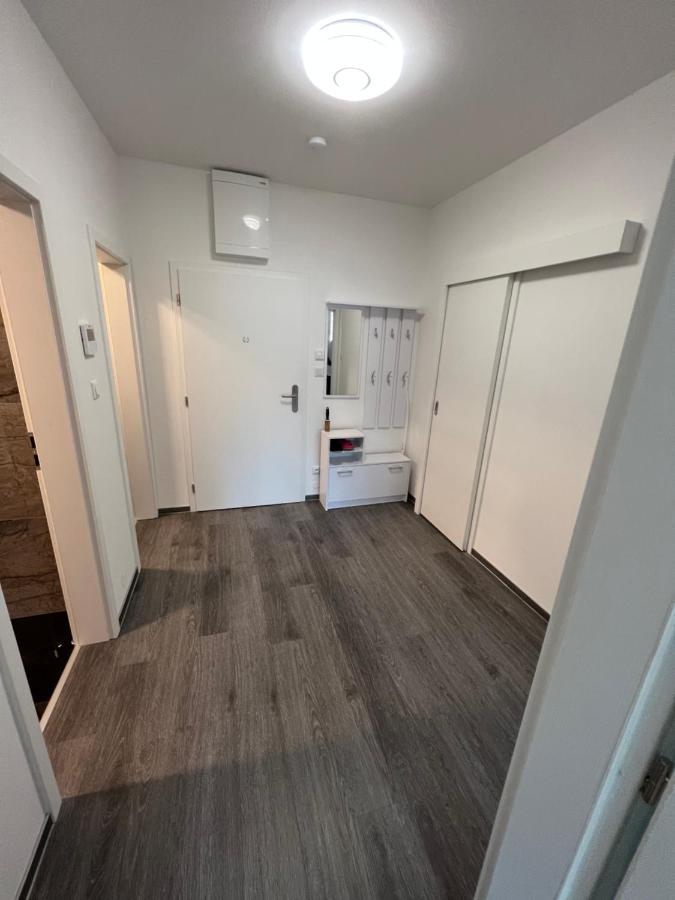 Soukromy 2+kk S Balkonem A Parkovanim * Znojmo