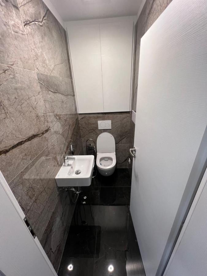Soukromy 2+kk S Balkonem A Parkovanim Apartment Znojmo