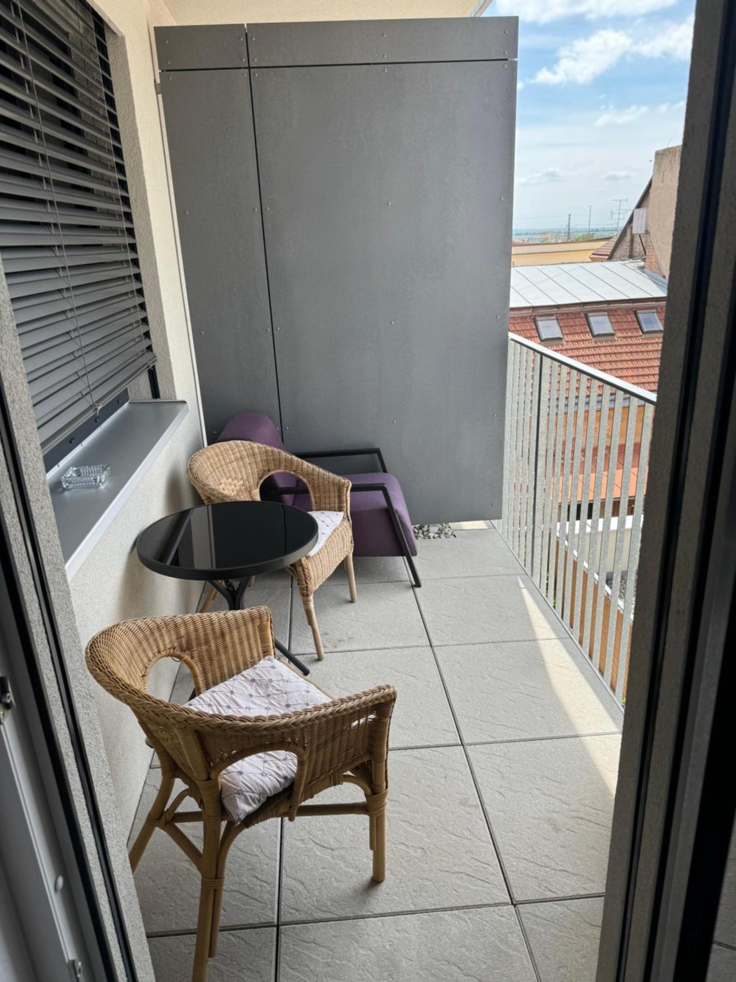 Soukromy 2+kk S Balkonem A Parkovanim * Znojmo